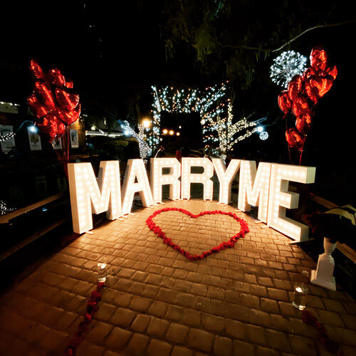 <span  class="uc_style_uc_tiles_grid_image_elementor_uc_items_attribute_title" style="color:#ffffff;">Marry Me letters with helium</span>
